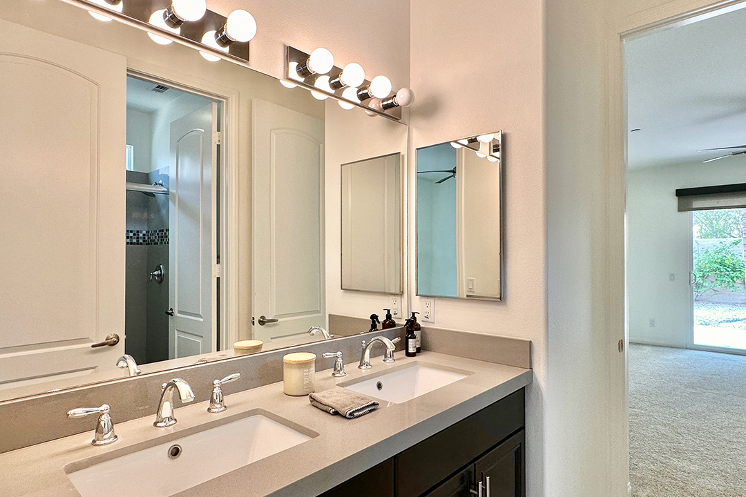 Primary bedroom image at 1247 Oro Ridge in Palm Springs California