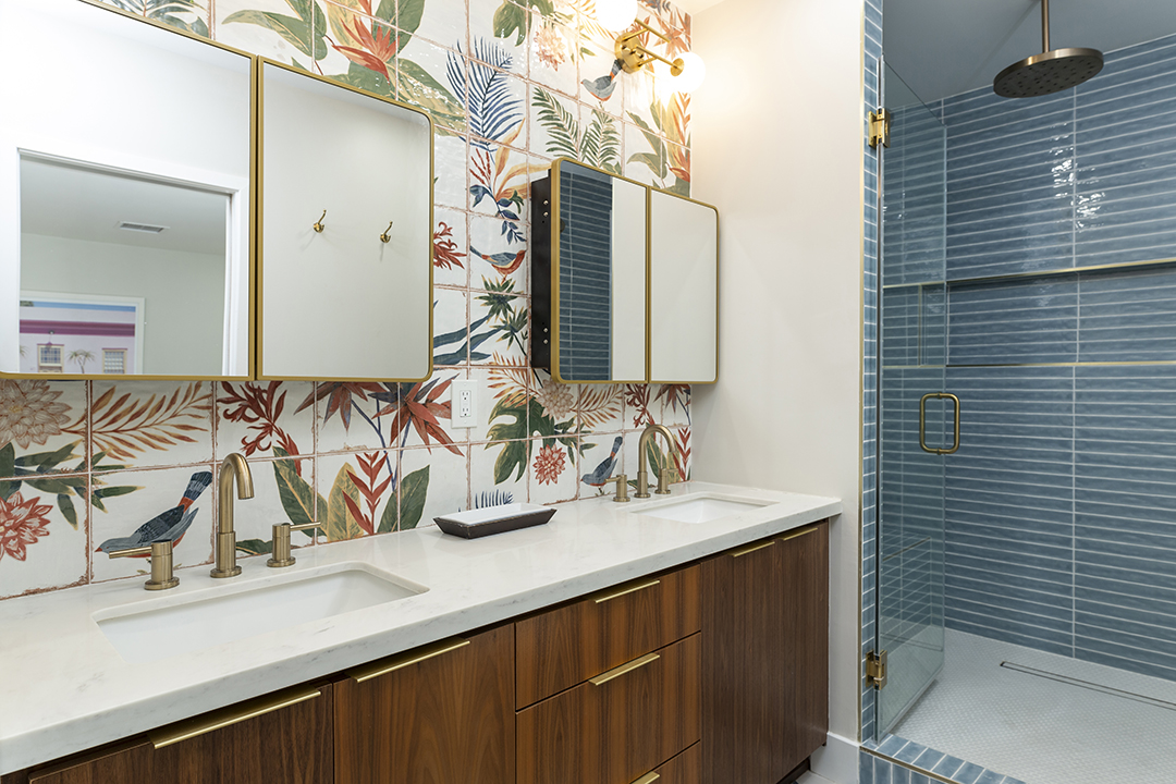 Primary bedroom image at 686 S Camino Real in Palm Springs California